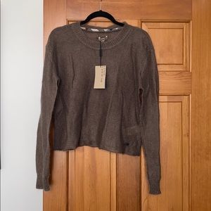 NEVER WORN BURBERRY SWEATER